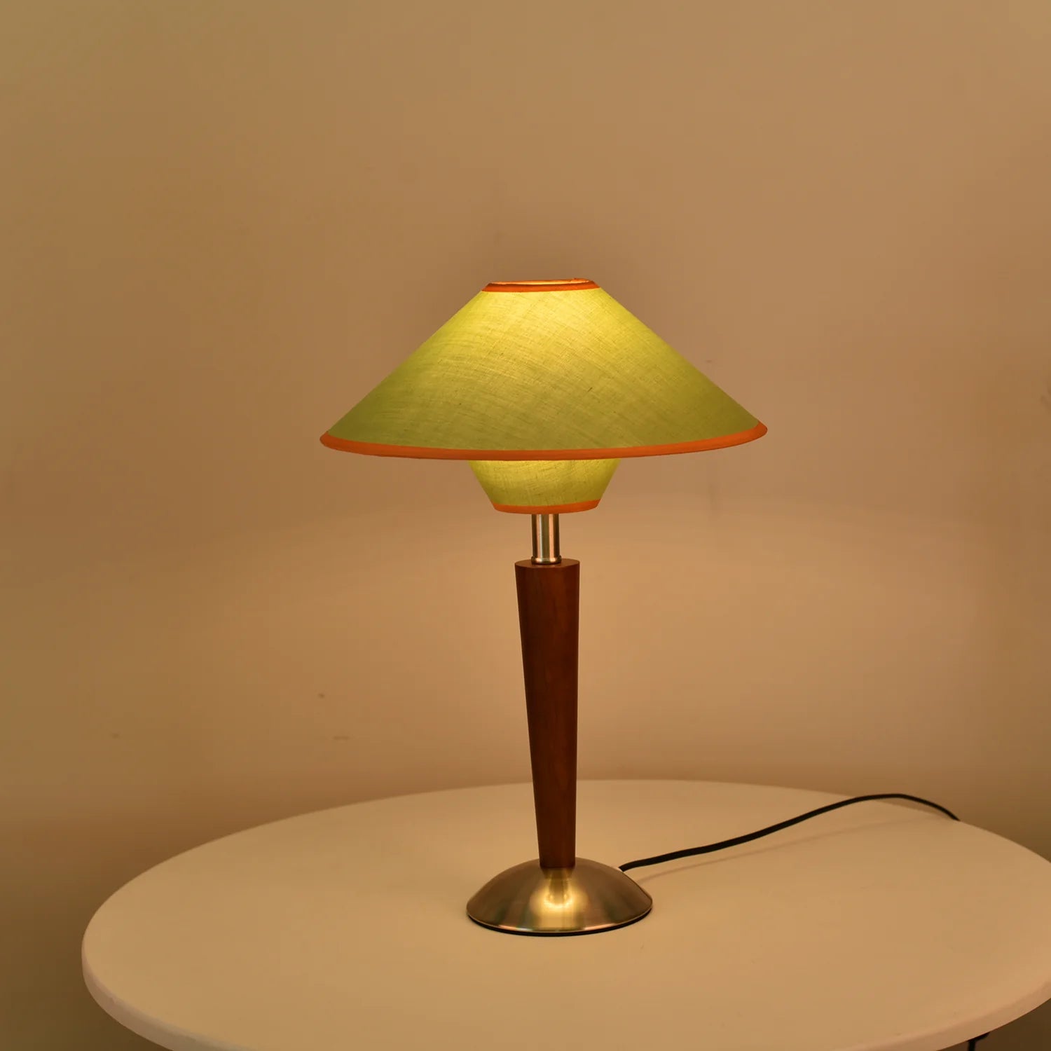 Lampe de Chevet Noyer Massif & Abat-jour Conique en Tissu | NOISETTE™