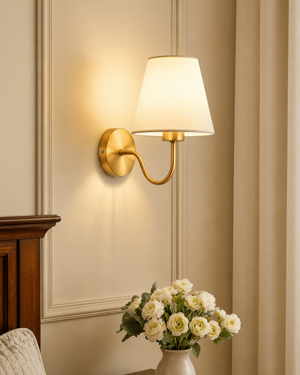Applique Murale Classique à Abat-Jour en Tissu Blanc — Style Rétro Chic | HAUSSMANN™ - Lampes Design