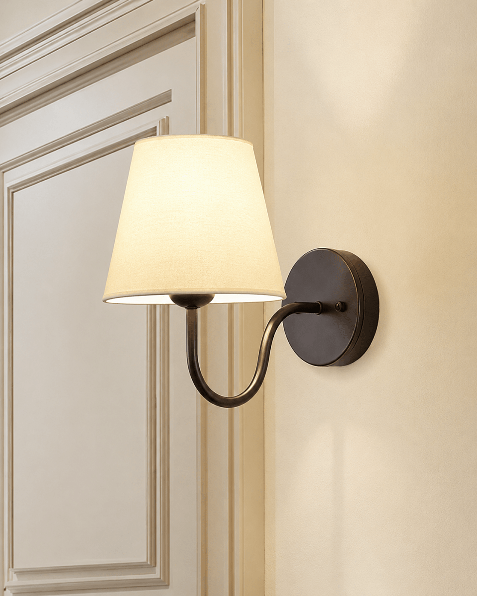Applique Murale Classique à Abat-Jour en Tissu Blanc — Style Rétro Chic | HAUSSMANN™ - Lampes Design