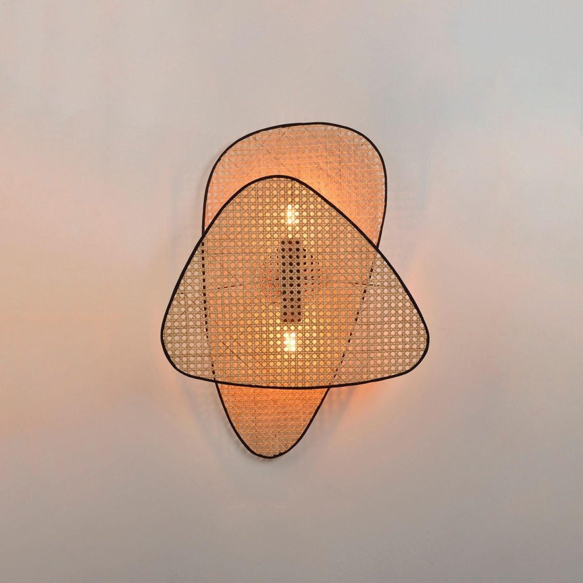 Applique Murale en Rotin Tressé — Lampe Écran Feuille Style Artisanal | TRESSÉ™ - Lampes Design