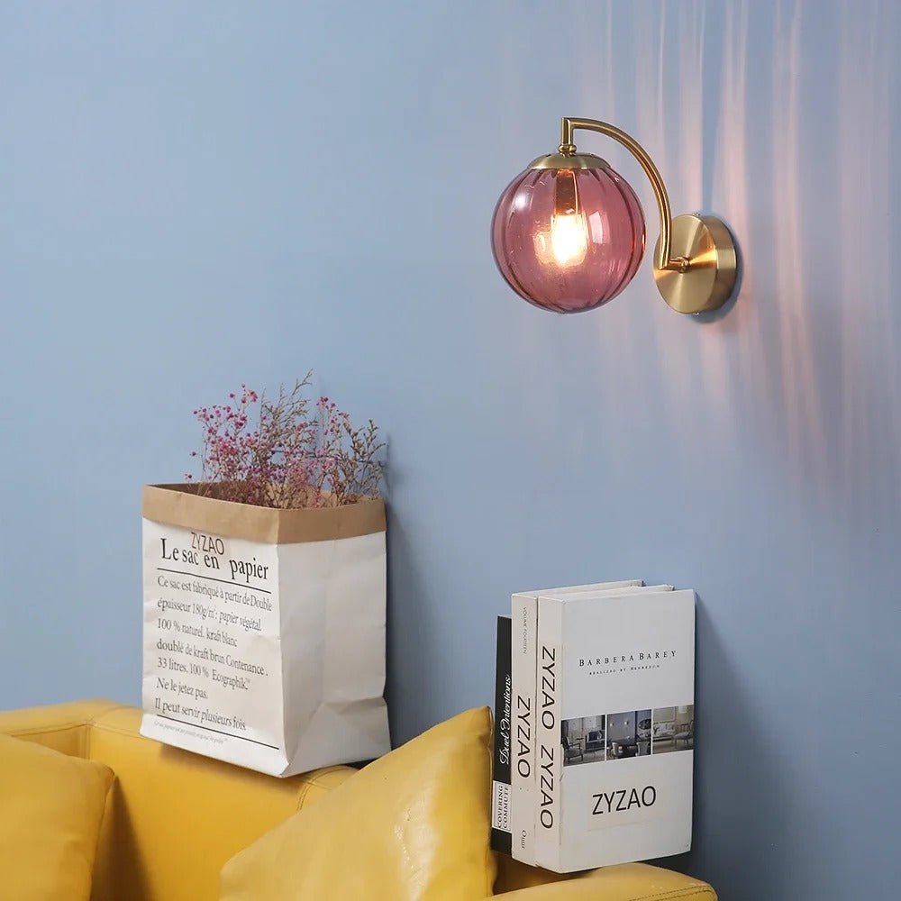 Applique Murale Globe en Verre Teinté et Laiton — Orientable | VOLUTE™ - Lampes Design