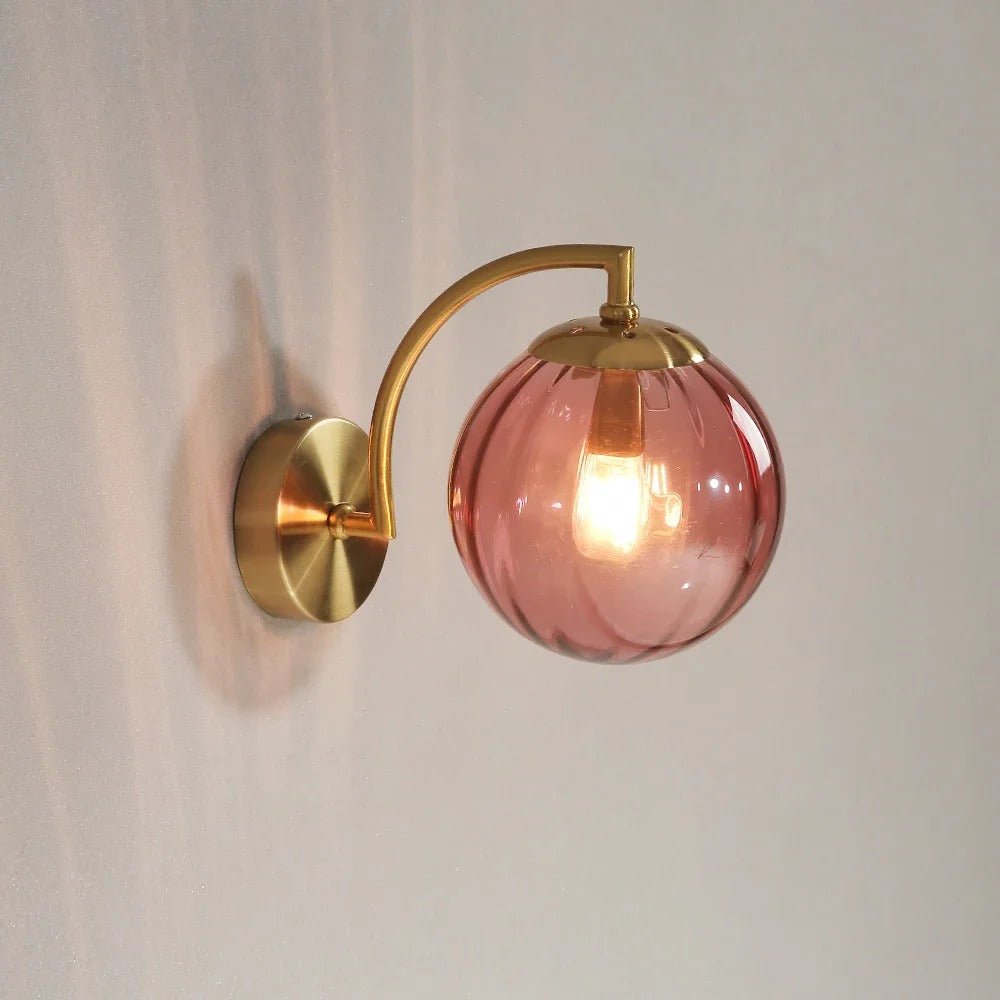 Applique Murale Globe en Verre Teinté et Laiton — Orientable | VOLUTE™ - Lampes Design