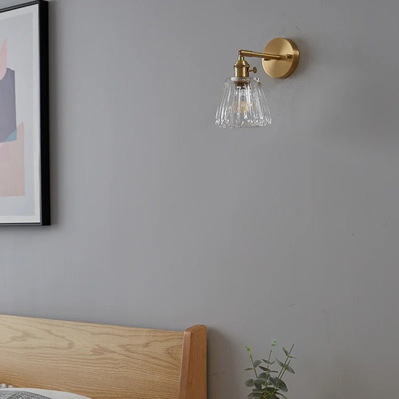 Applique Murale Vintage en Laiton et Verre Cannelé — Style Atelier Rétro | ODEON™ - Lampes Design
