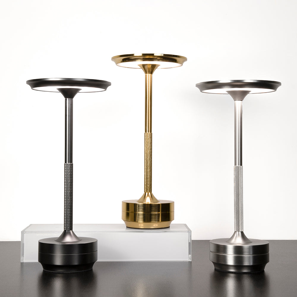 lampe de table Ingeborg rétro et élégante avec abat-jour classique et finition raffiné