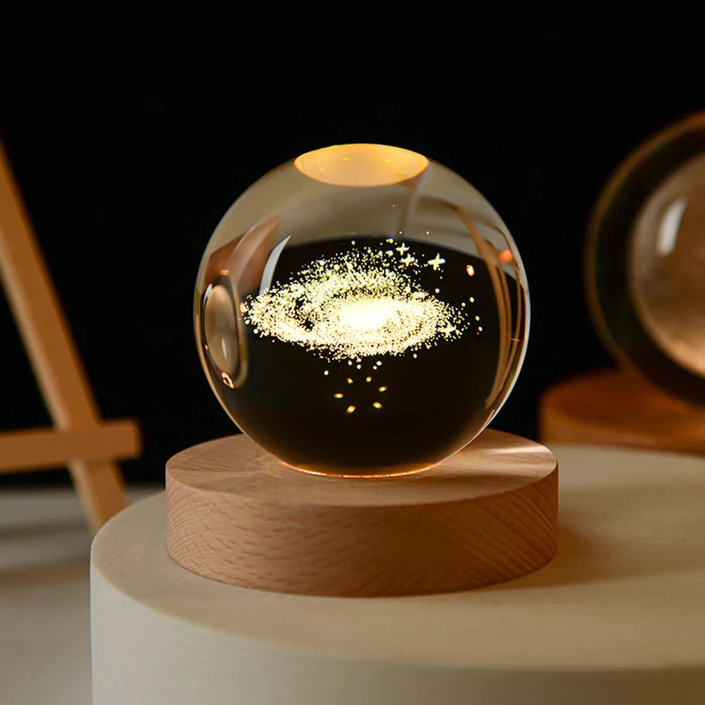 lampe décorative Luna en forme de globe cristallin représentant le système solaire