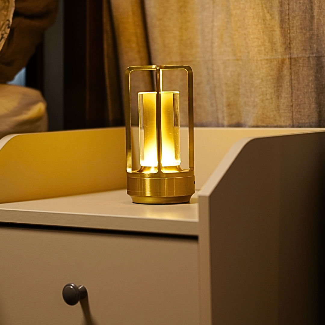 petite lampe de table Christel au design compact avec éclairage puissant