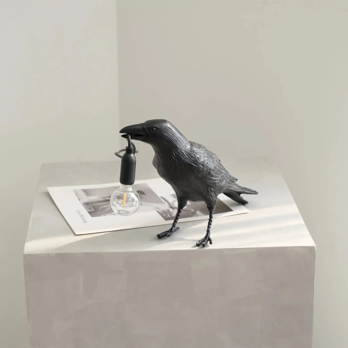 Lampe à Poser Design Corbeau Résine Sculpturale pour Chambre & Bureau | CORBEAU™ - Lampes Design