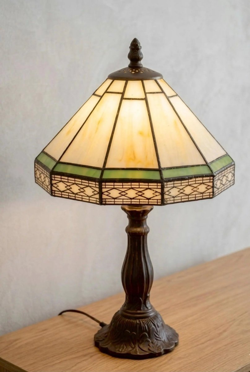 Lampe Tiffany Géométrique — Style Art Déco en Vitrail pour Bureau ou Salon | Artémis™ - Lampes Design